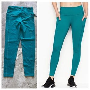 Victoria’s Secret Sport Pocket Tight NEW 7/8 Small